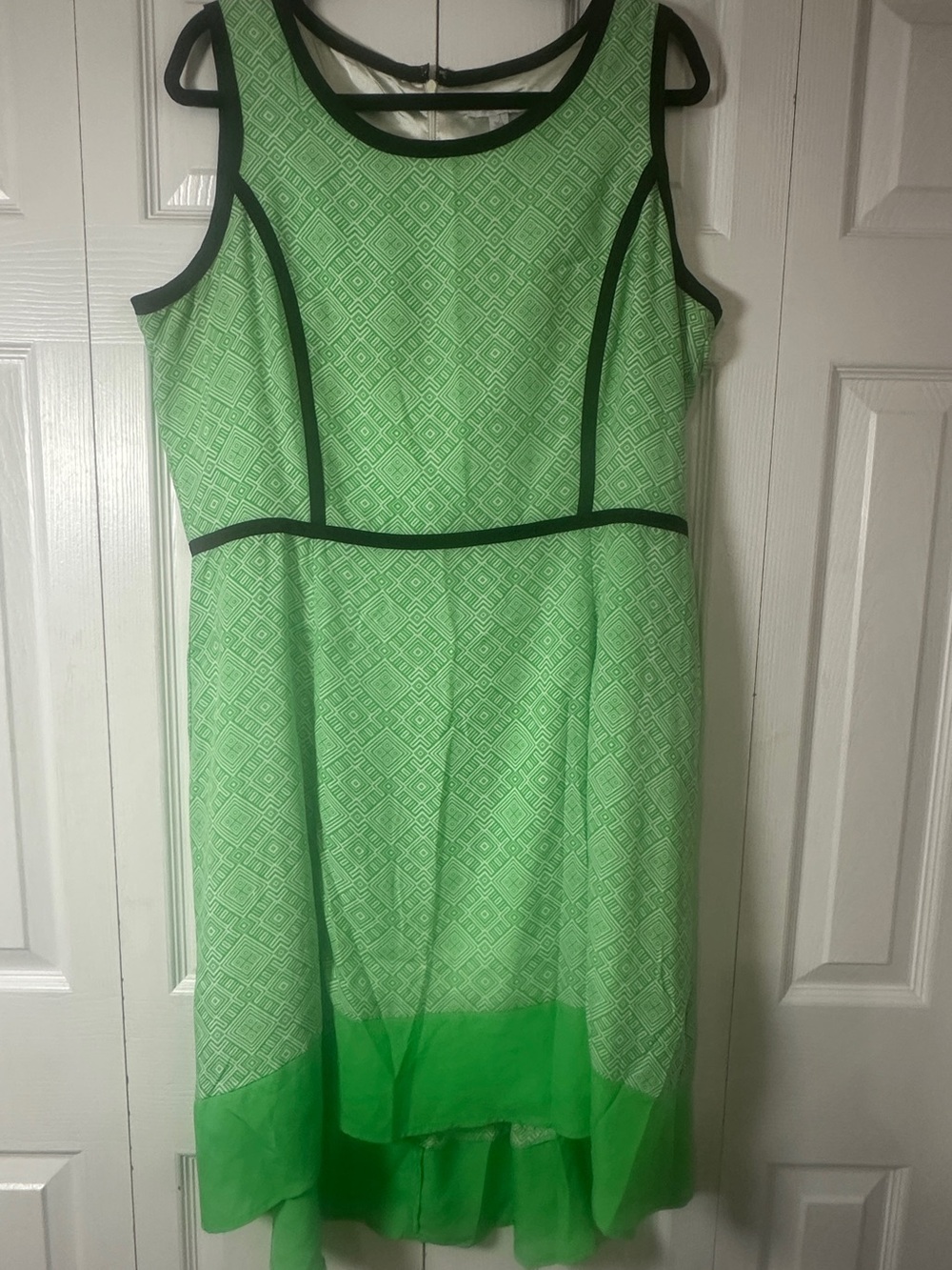 New York & Co Sleeveless Green Patterned A-Line Dress with Black Piping